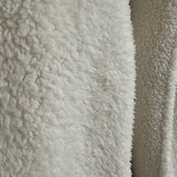 Calvin Klein Oversized Cream Fleece Fly Away Jacket Size Small - Picture 9 of 10